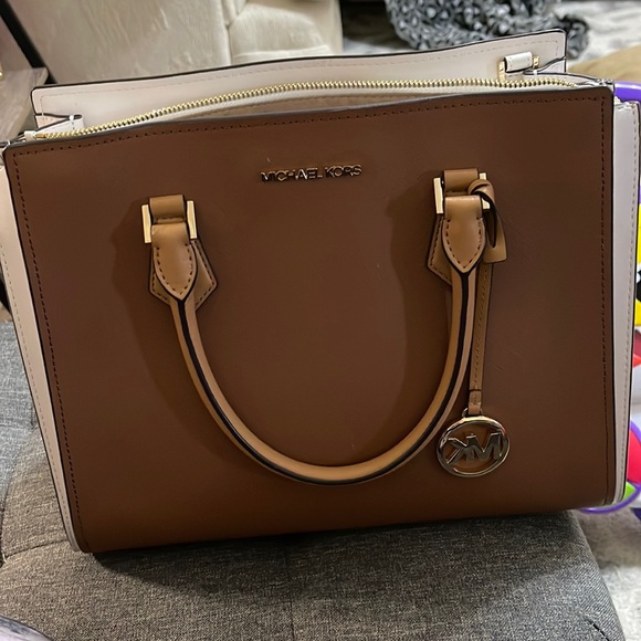 Michael Kors purse - Picture 1 of 2